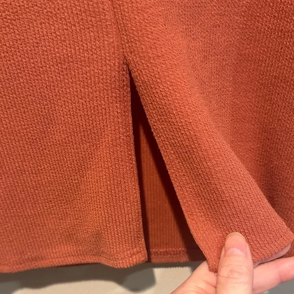 V-Neck Rust Top - Picture 2 of 2